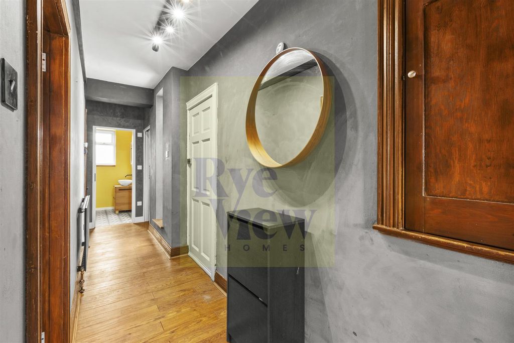 Property photo 2 of 9 21A Crendon Street, Hp13 6Lj (L)-7.Jpg