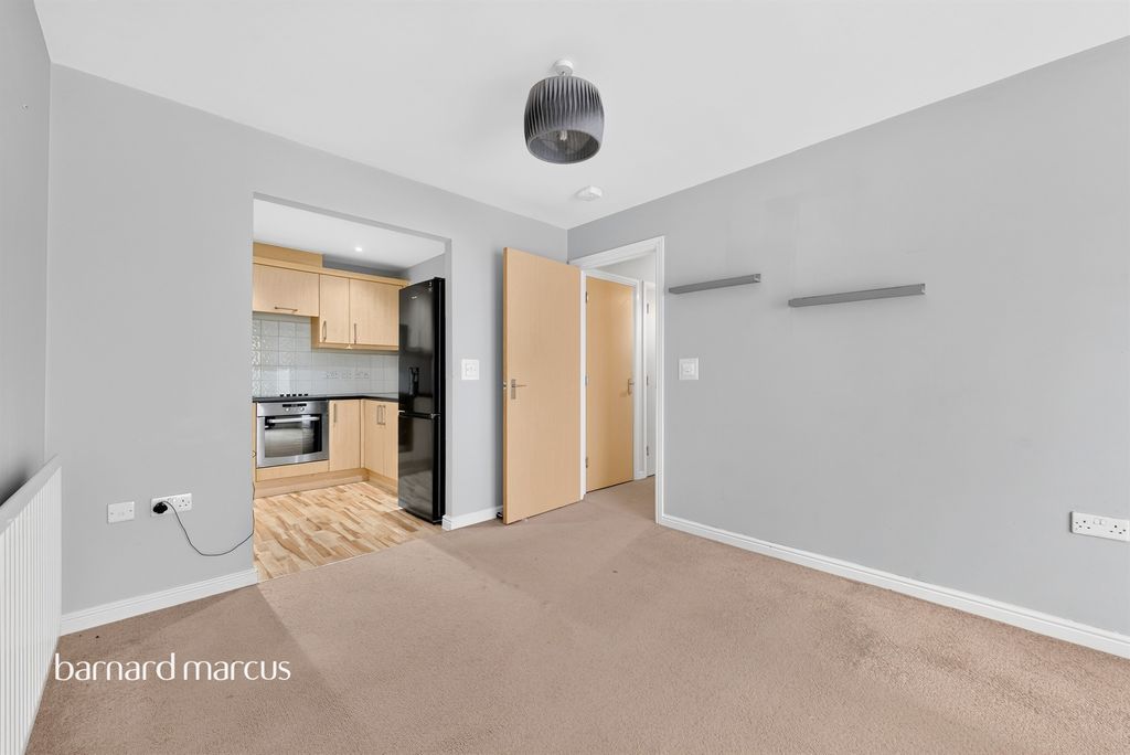Property photo 3 of 12