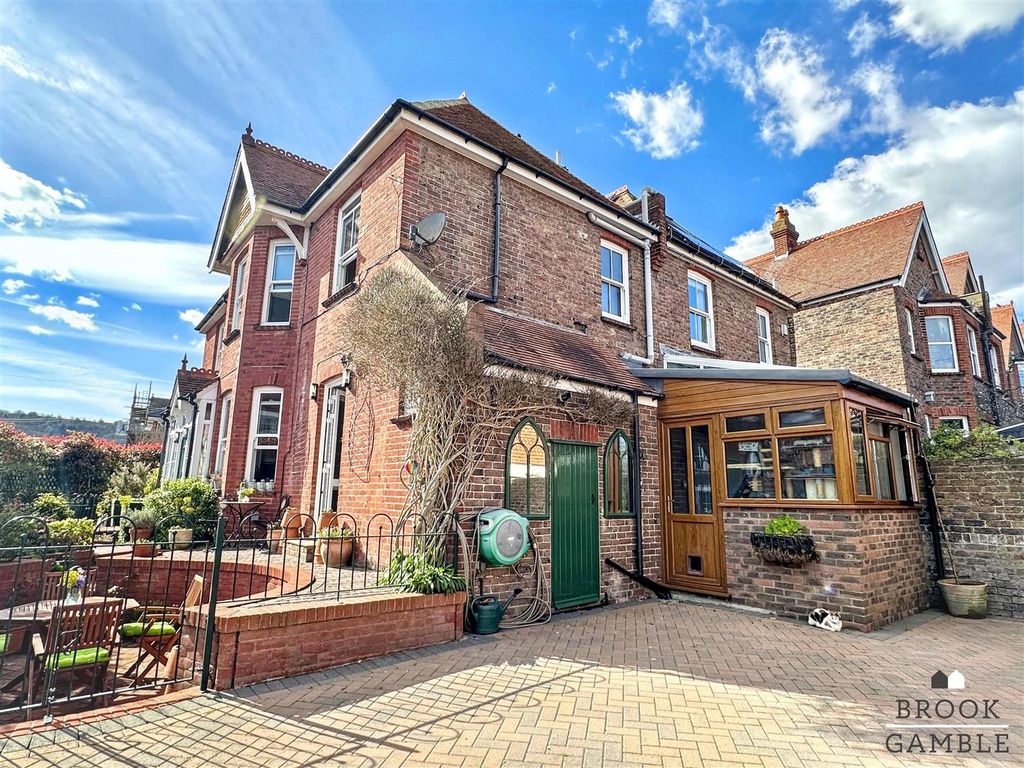 Property photo 1 of 62 01323 438506