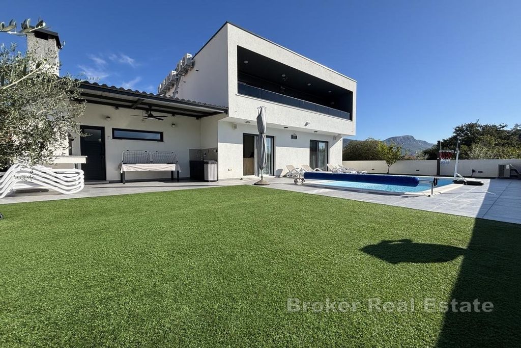 Property photo 1 of 20 Modern Newly Built Villa With A Pool