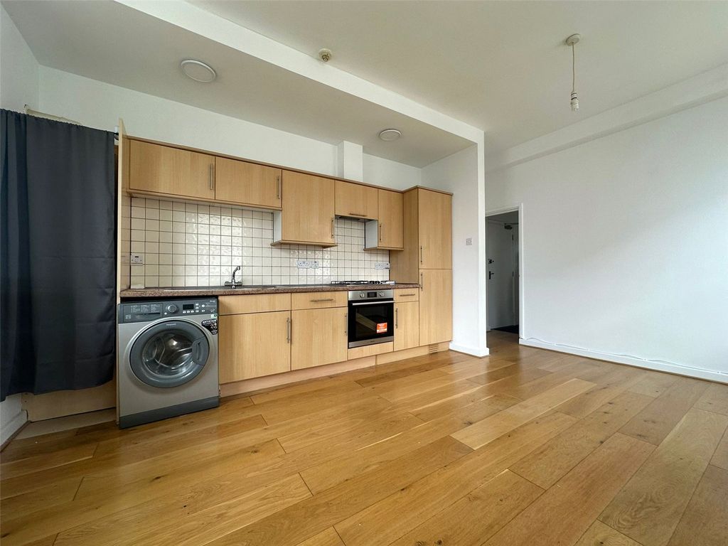 Property photo 3 of 11 Picture No. 12