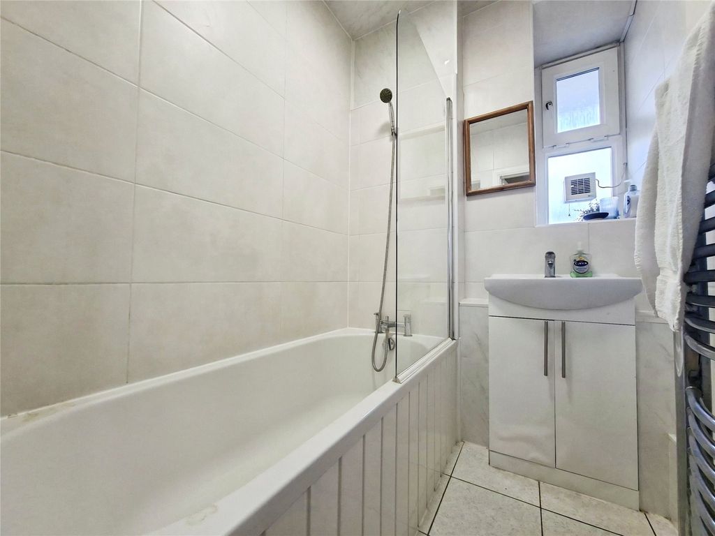 Property photo 3 of 9 Bathroom