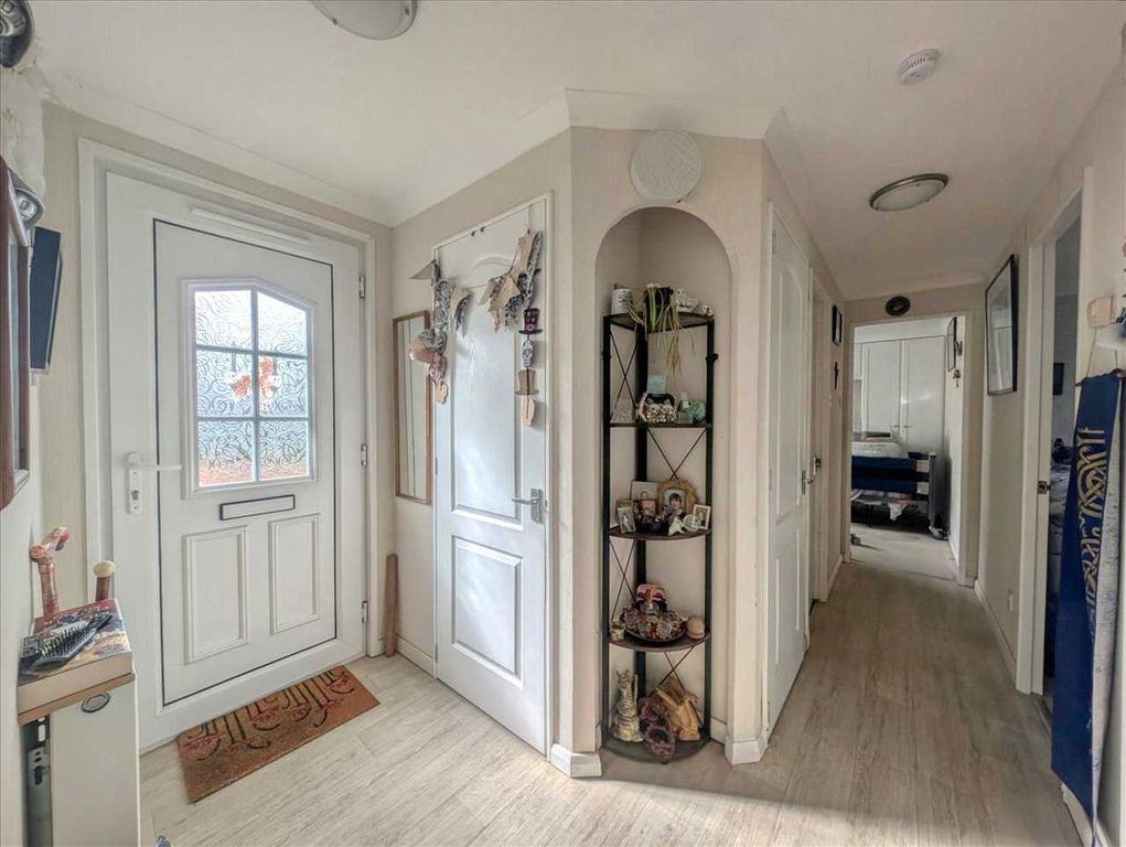 Property photo 3 of 13 Entrance Hall
