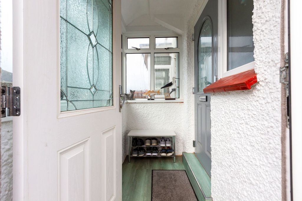 Property photo 2 of 31