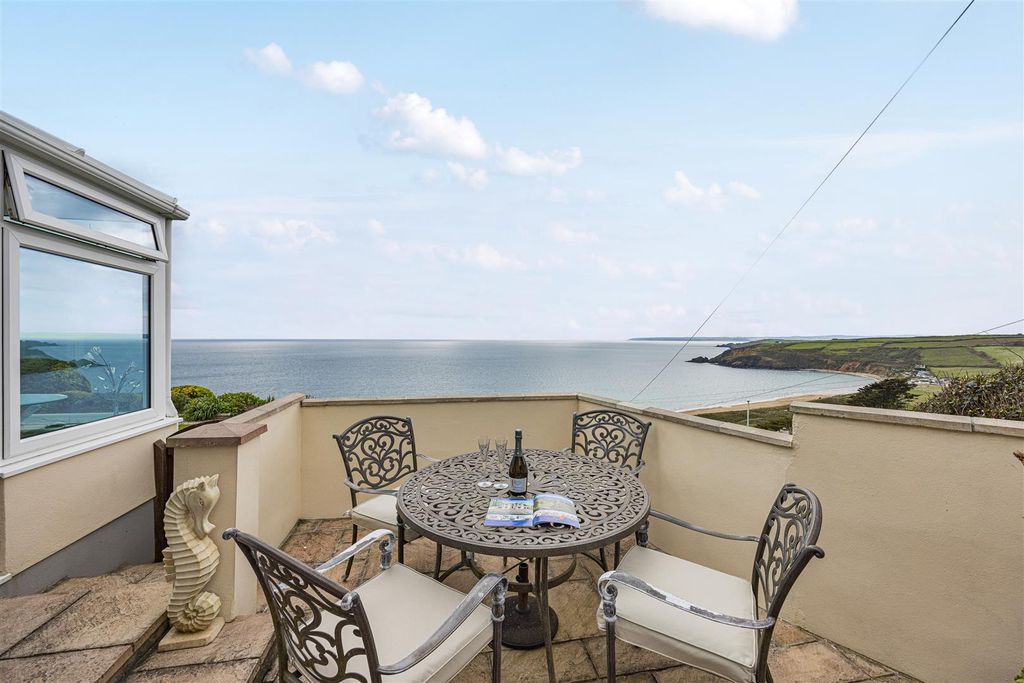 Property photo 2 of 40