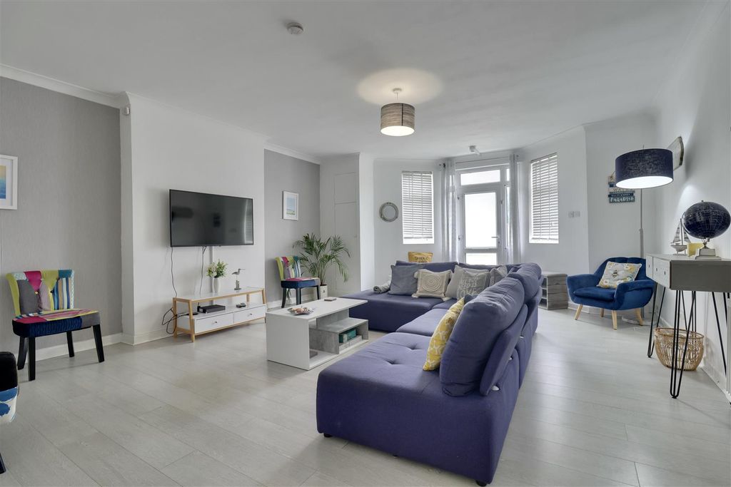 Property photo 1 of 28 855C3362-6479-4A8E-B671-D3A2A07CD9A6_1_201_A.Jpeg