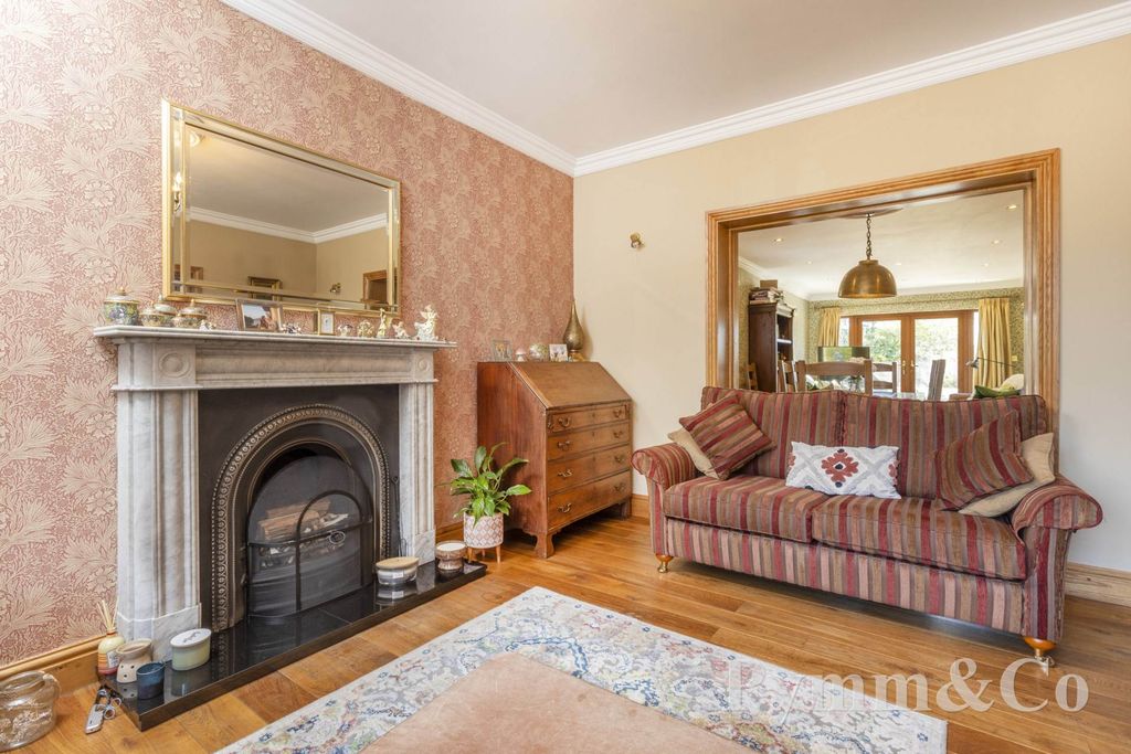 Property photo 3 of 24
