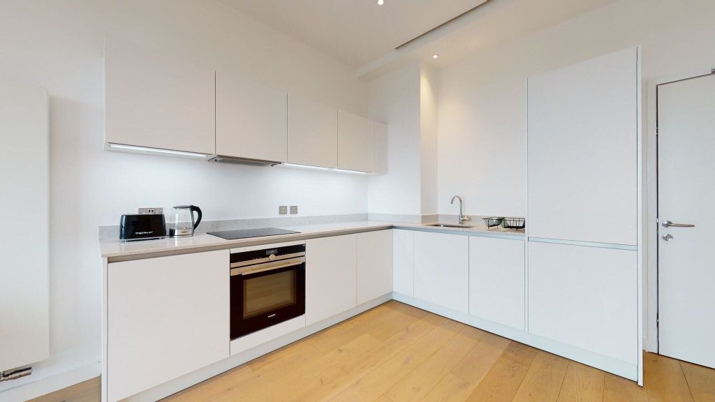 Property photo 3 of 10 Kitchen