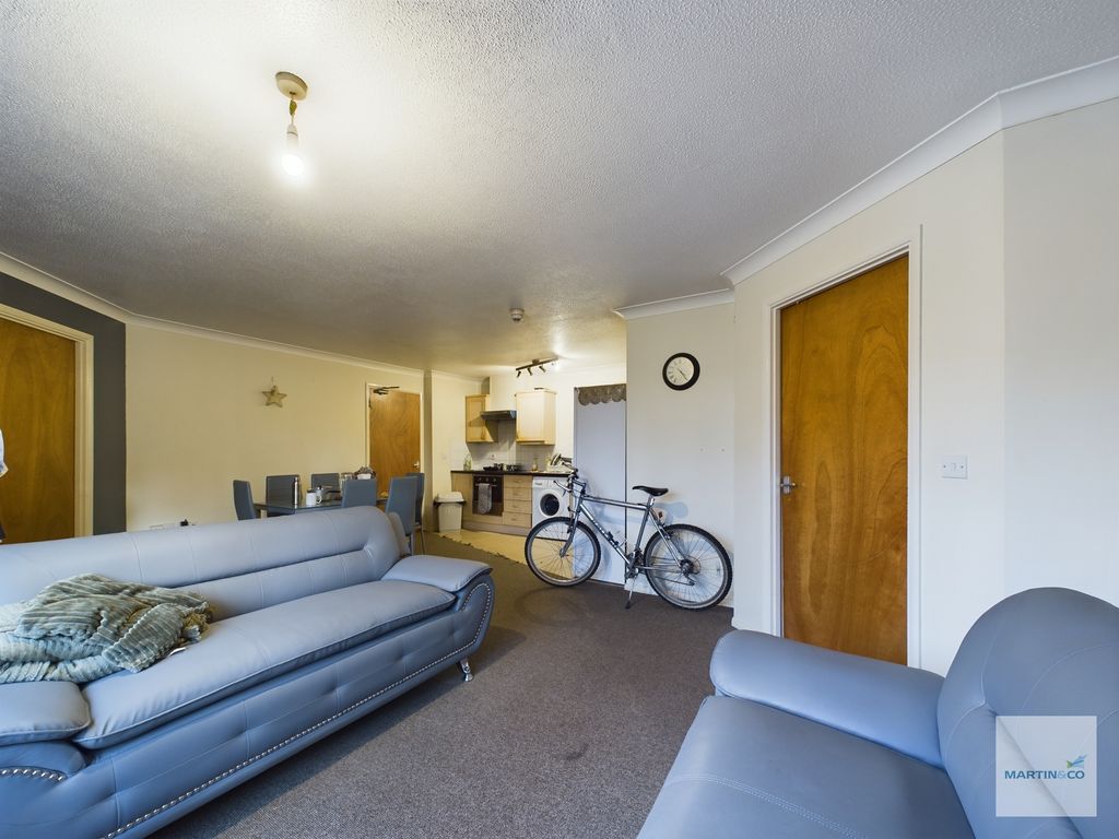 Property photo 3 of 9 Cam03394G0-Pr0242-Still003