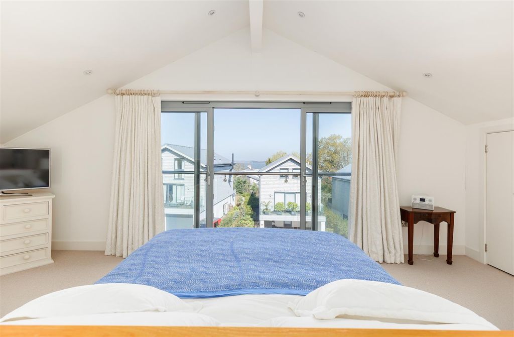 Property photo 3 of 40 Principal Bedroom