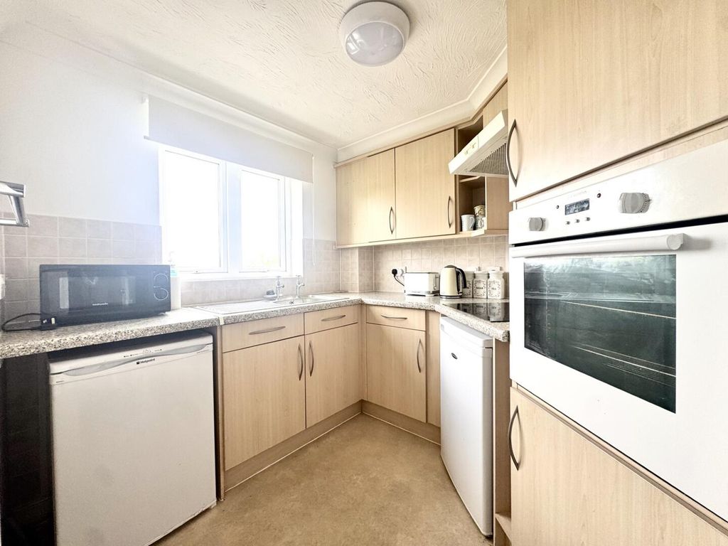 Property photo 2 of 12 Kitchen