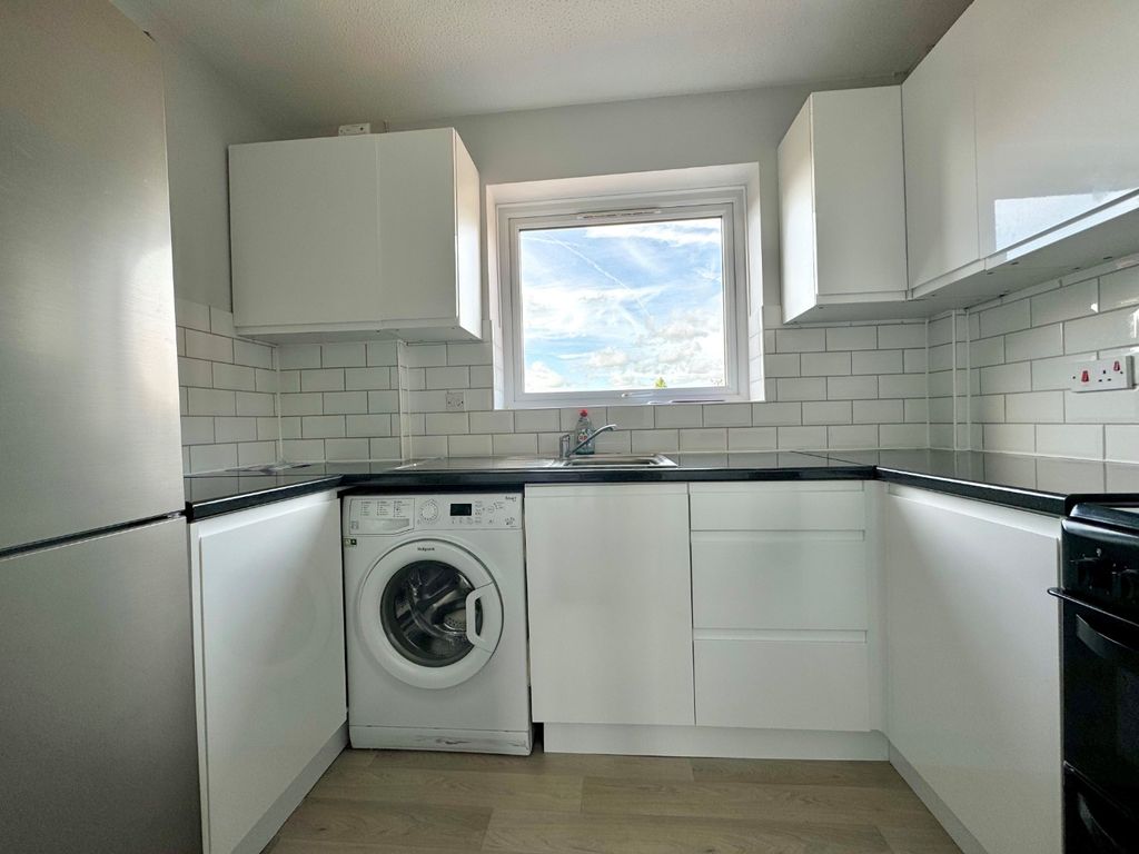 Property photo 3 of 10 3697993