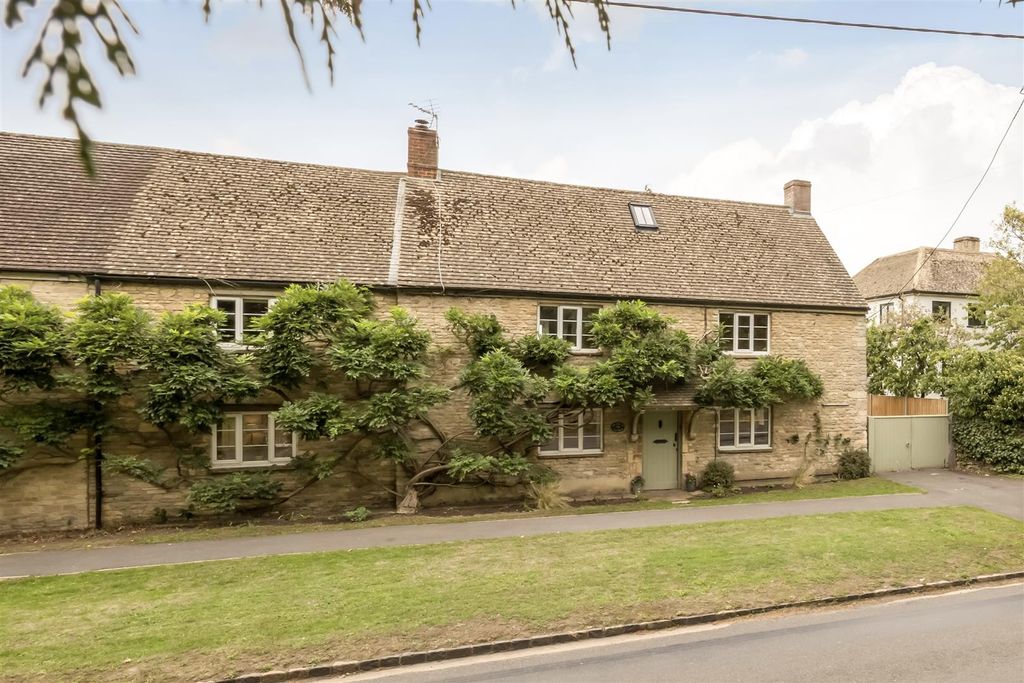 Property photo 1 of 16 A Classically Pretty Village Cottage