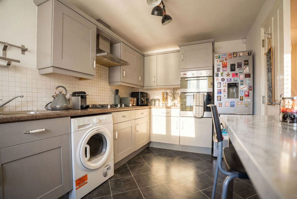 Property photo 3 of 24