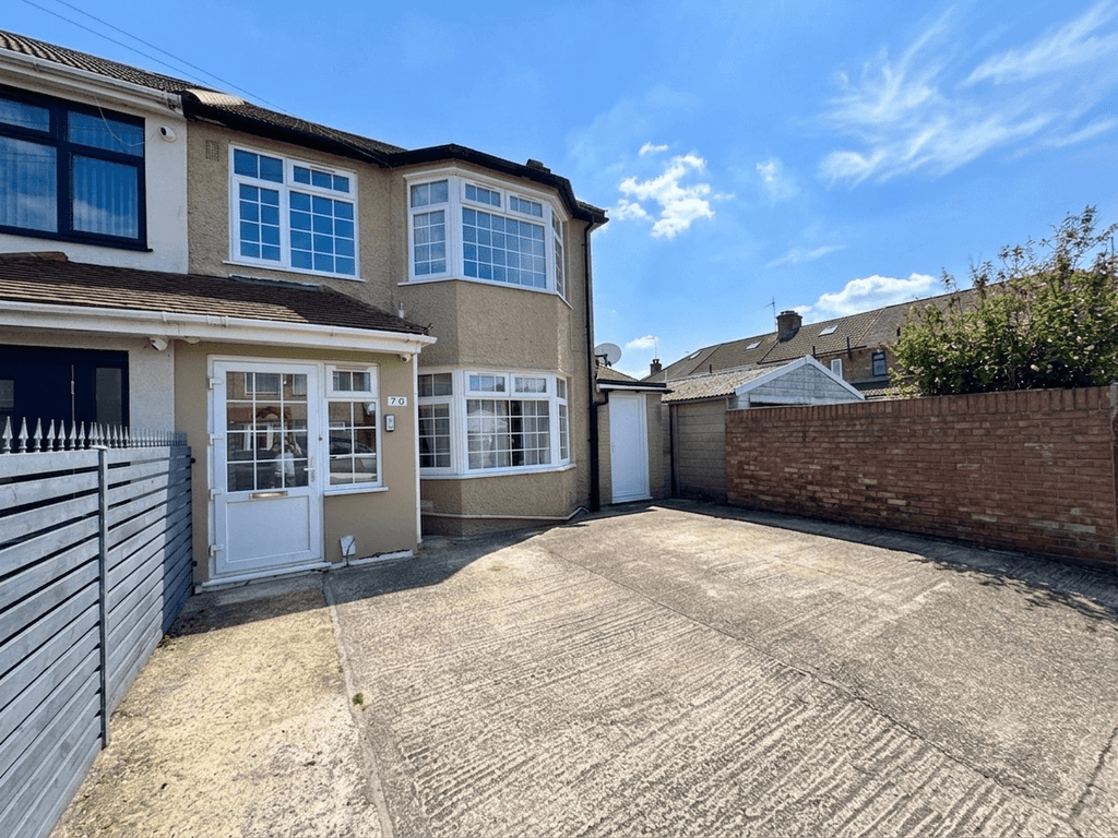 Property photo 1 of 13 5 Bed End Terrace To Rent Manor Avenue, Hounslow Tw4