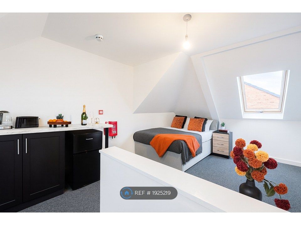 Property photo 2 of 11 Room 8