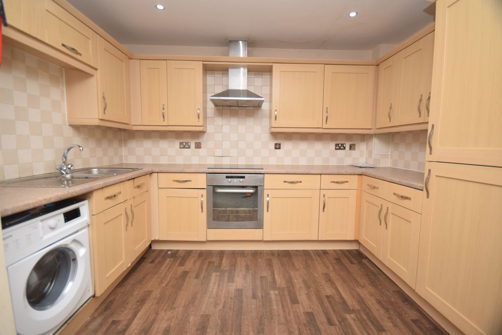 Property photo 2 of 7 Kitchen