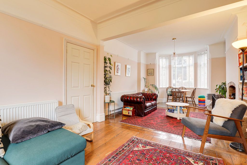 Property photo 2 of 23