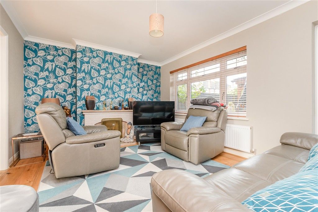 Property photo 2 of 12 Lounge