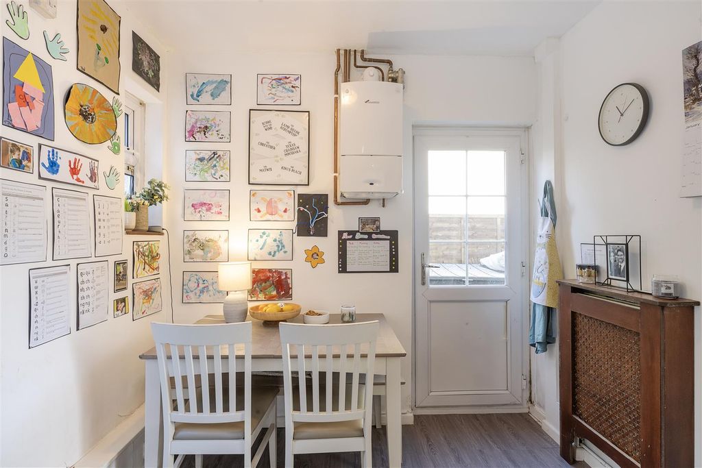 Property photo 3 of 12 9-Masefield-Road-03.Jpg