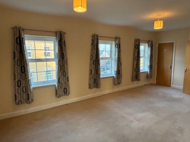 Property photo 3 of 11 Living Room 5