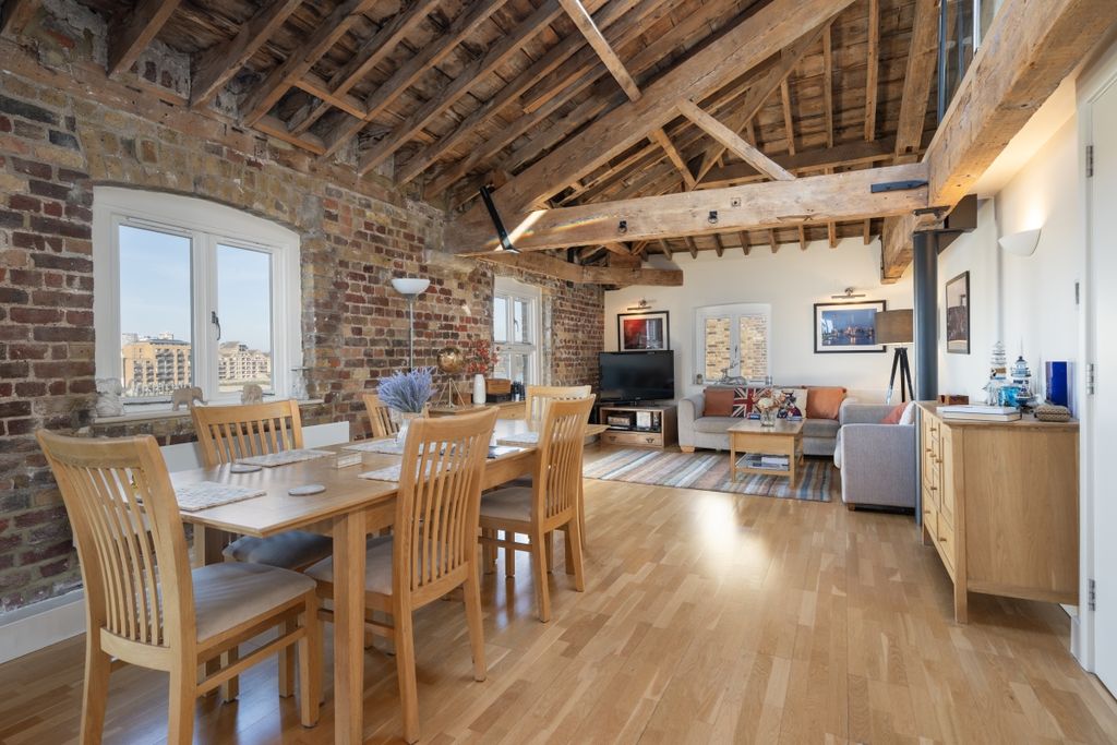 Property photo 1 of 20 New Archers Court...