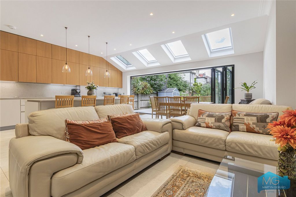 Property photo 1 of 46 Picture No. 21