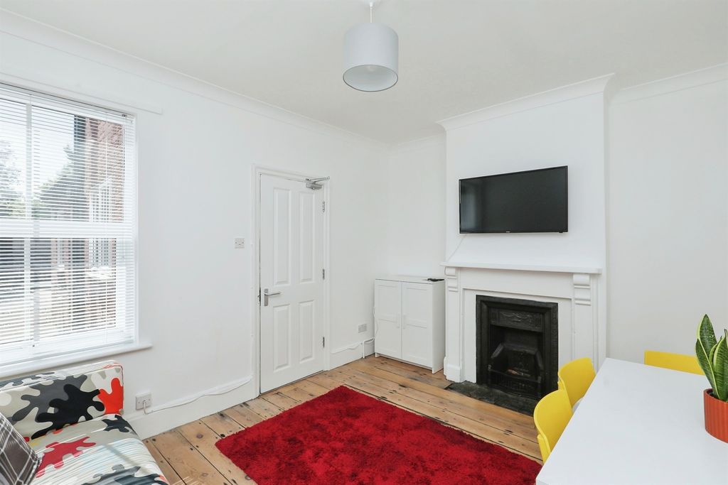 Property photo 3 of 17 Image