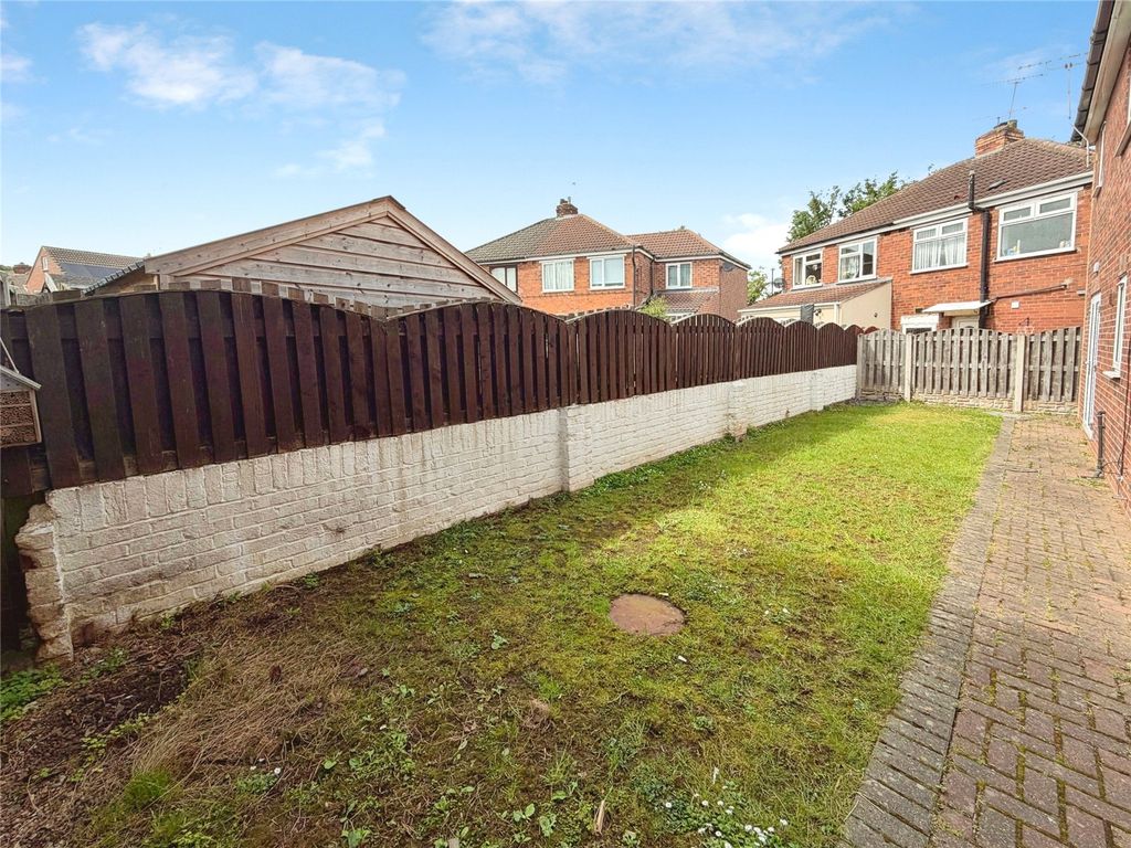 Property photo 3 of 16 Gardens