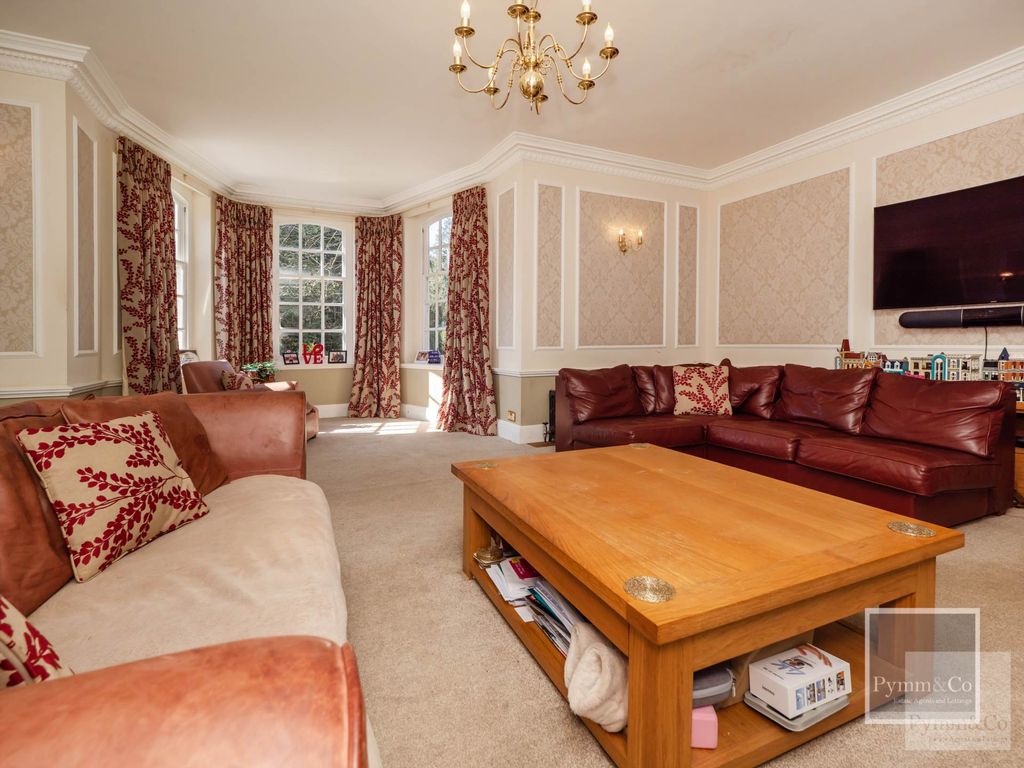 Property photo 2 of 24