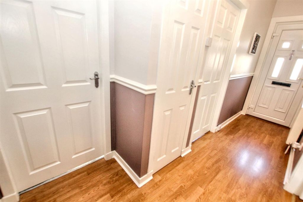 Property photo 3 of 16 3- Hallway.Jpg