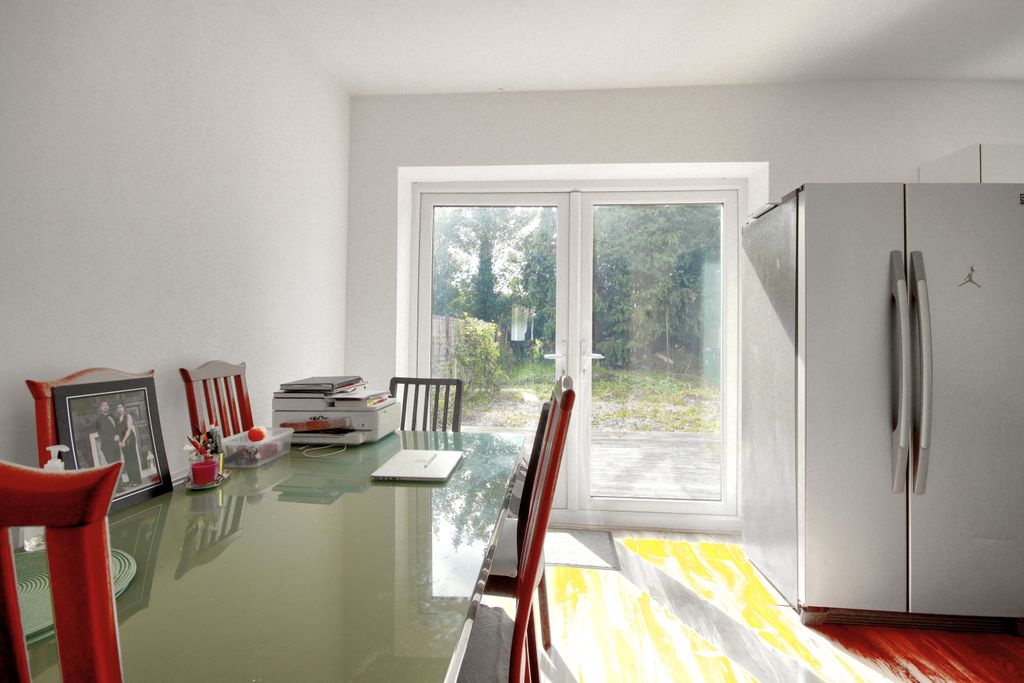 Property photo 3 of 20 Dining 1 (4)