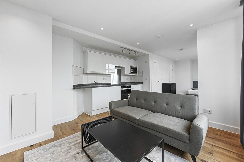 Property photo 3 of 12 Reception