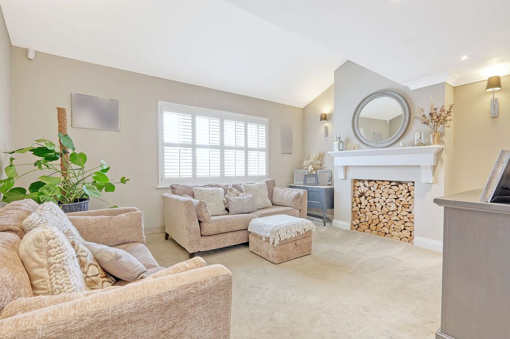 Property photo 2 of 48