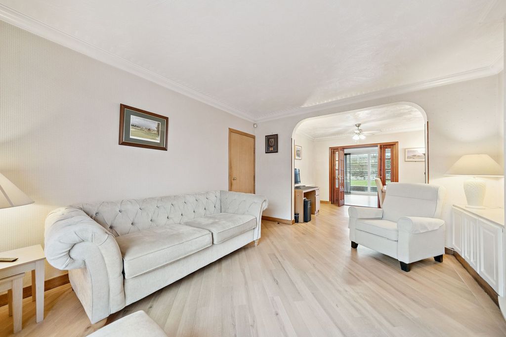 Property photo 3 of 25