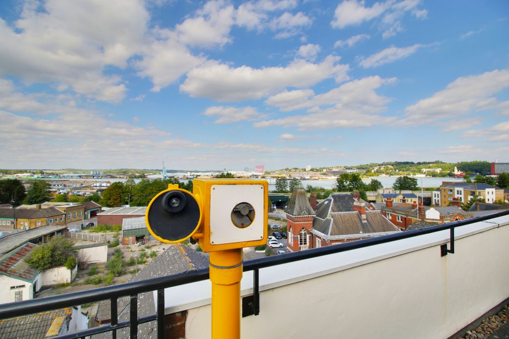 Property photo 3 of 9 Photo 9