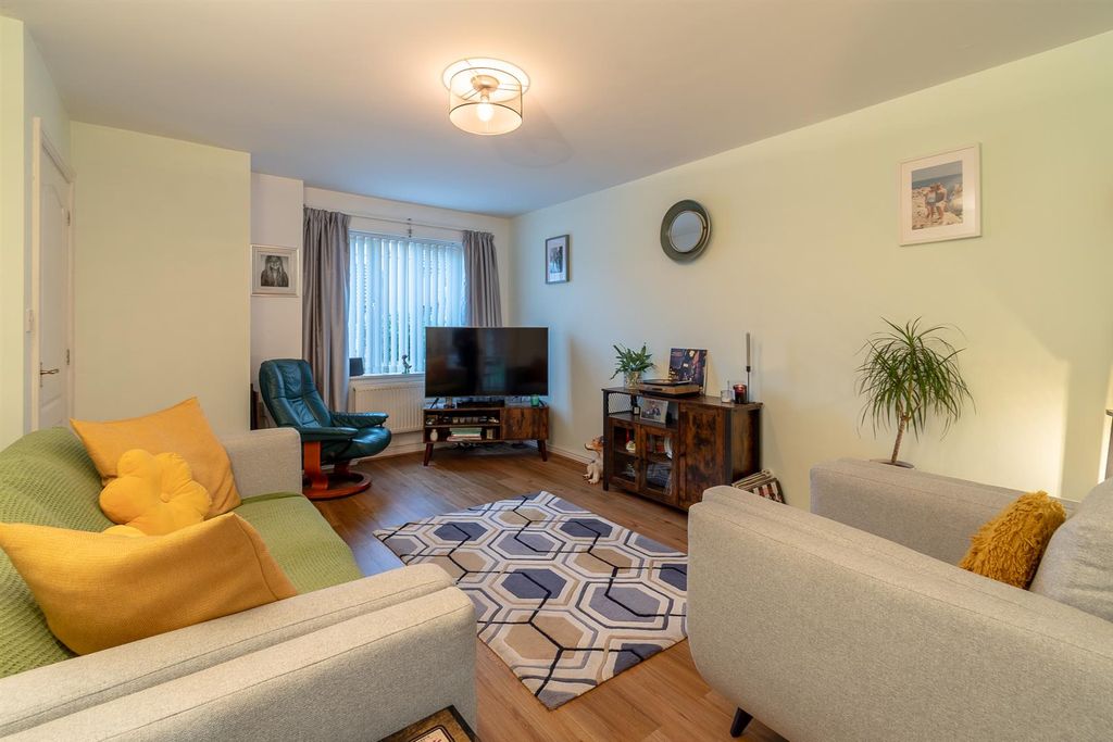 Property photo 2 of 18 Living Room