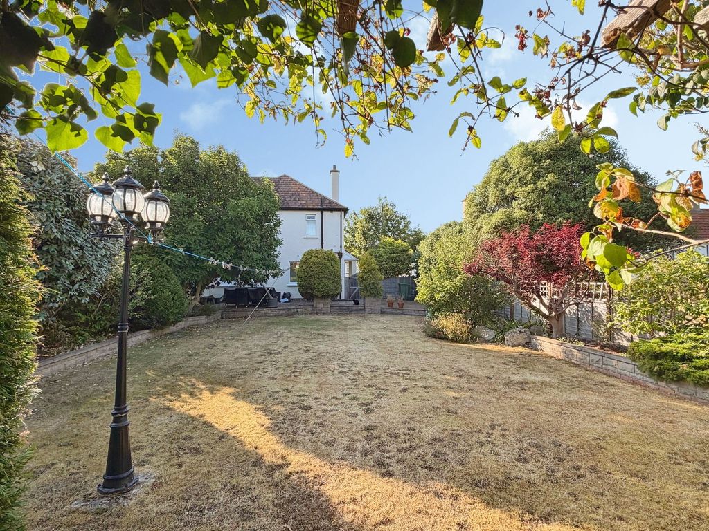 Property photo 2 of 21