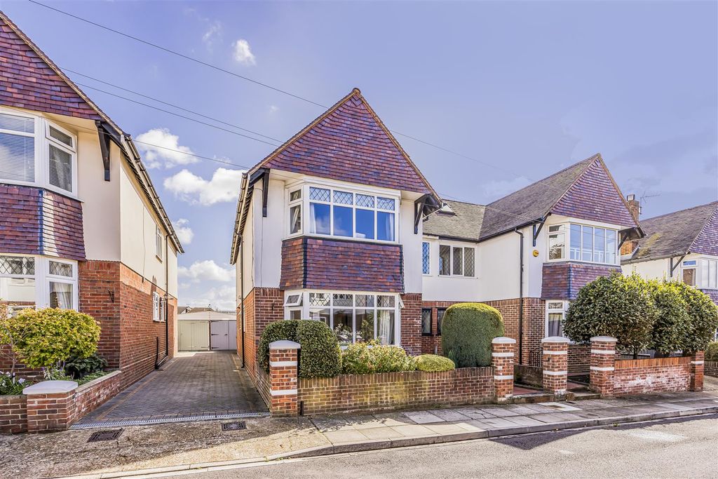 Property photo 1 of 25 5 Woolner Avenue, Cosham-Porticomarketing-Soldby-4