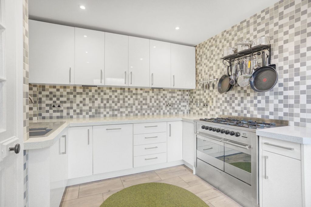 Property photo 3 of 39