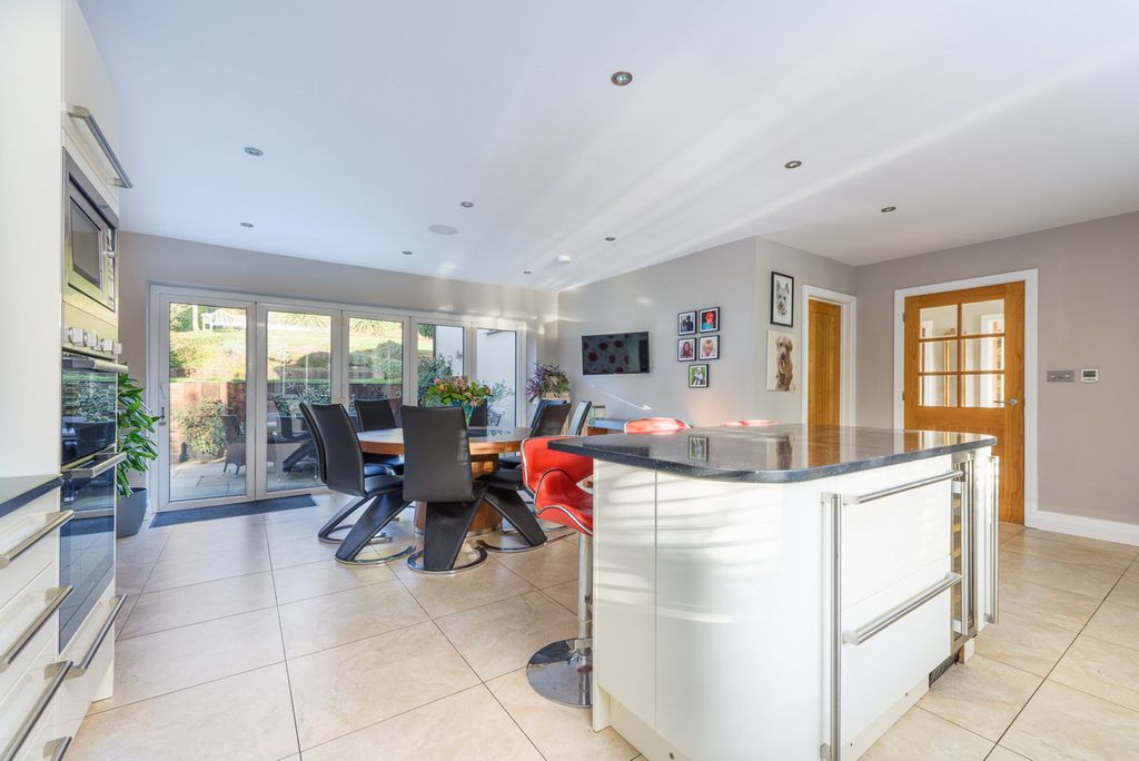 Property photo 2 of 22