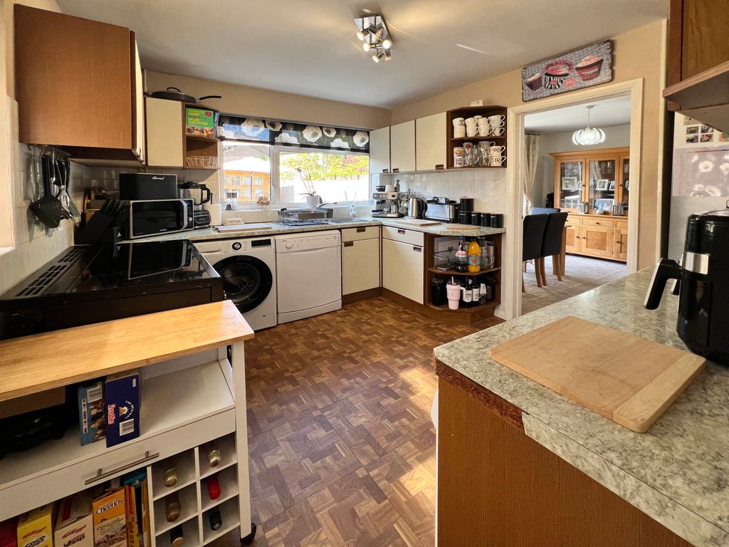 Property photo 3 of 14 Kitchen 2