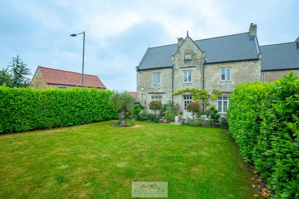 Property photo 2 of 37 Back Garden 1.5