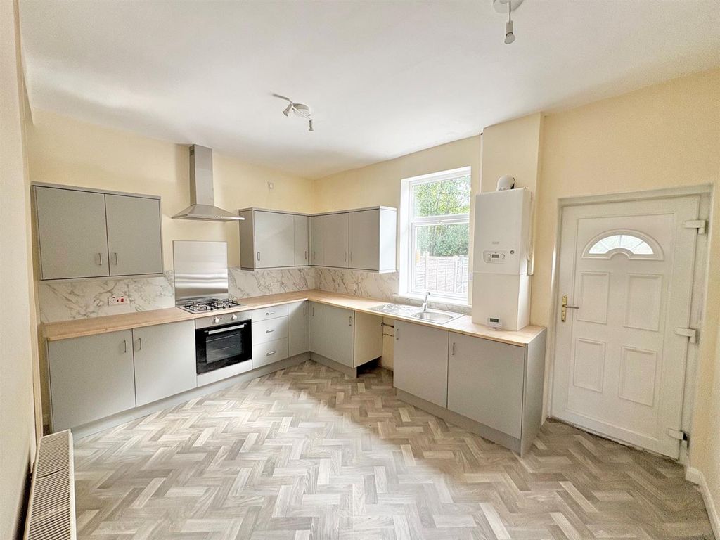 Property photo 3 of 7 Kitchen.Jpg