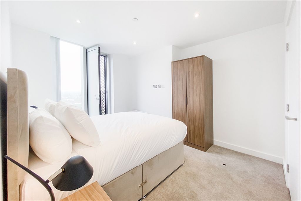 Property photo 3 of 16 (Main)