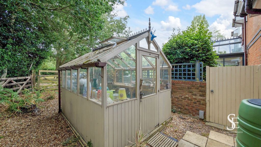 Additional image 38 of 5 bed property for saleOld Wokingham Road, Wokingham RG40