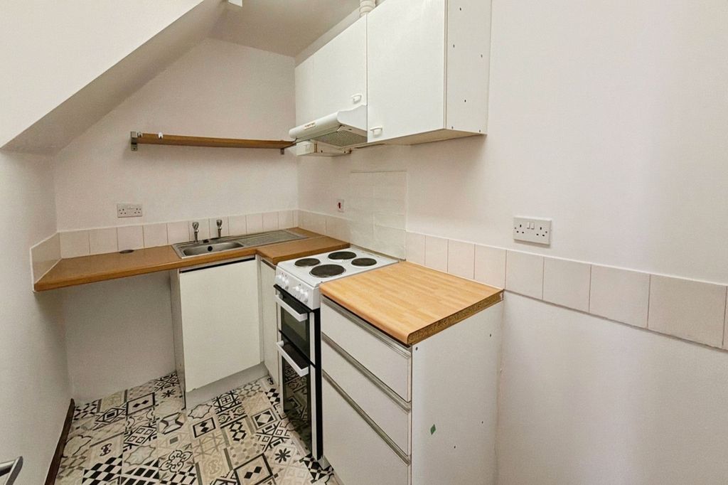 Property photo 3 of 7 Kitchen