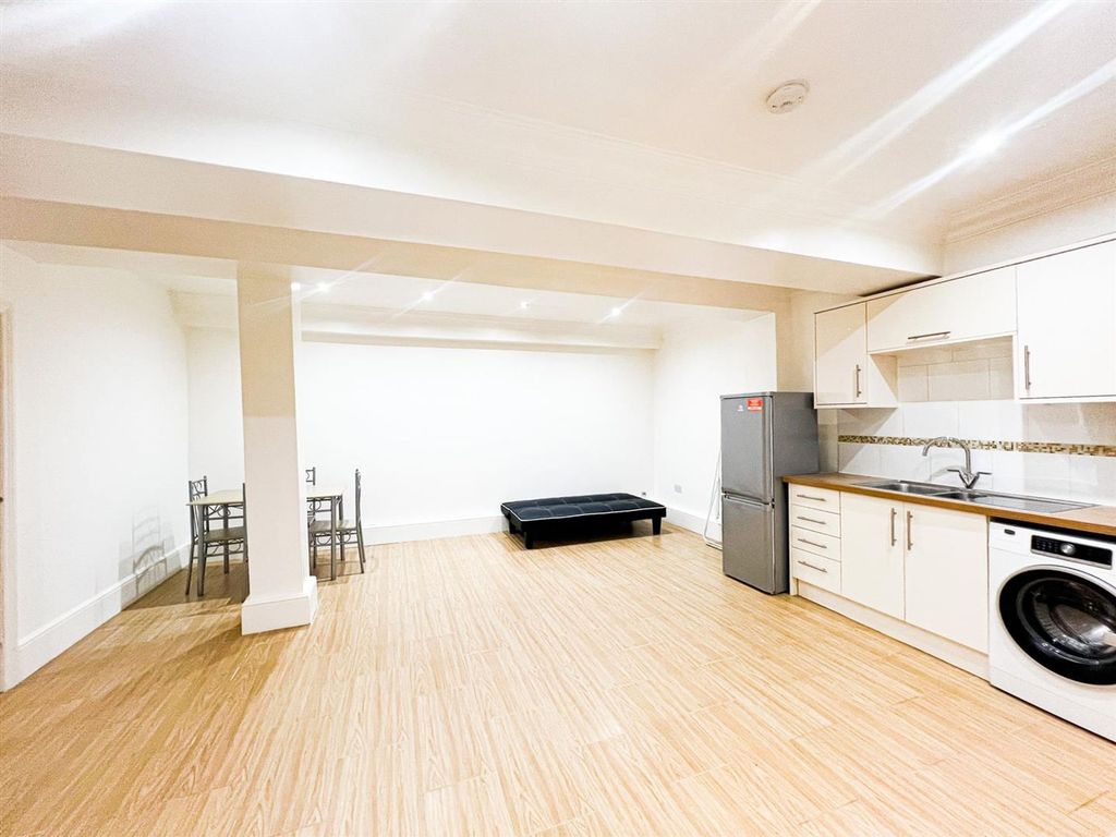 Property photo 2 of 10 Upton Heights E7