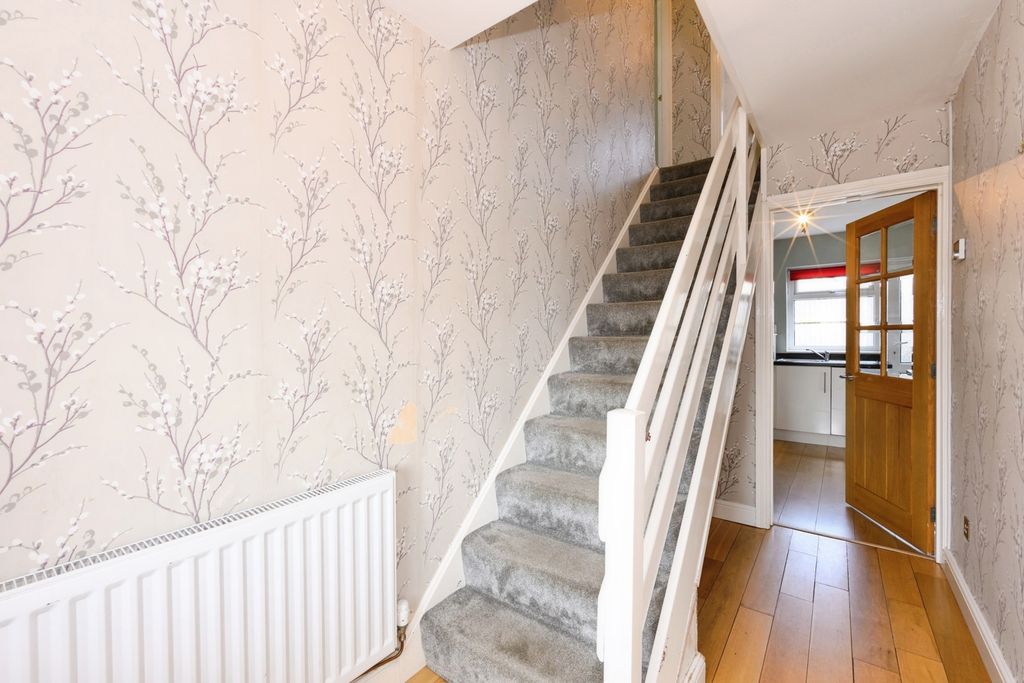 Property photo 3 of 10 Entrance Hallway