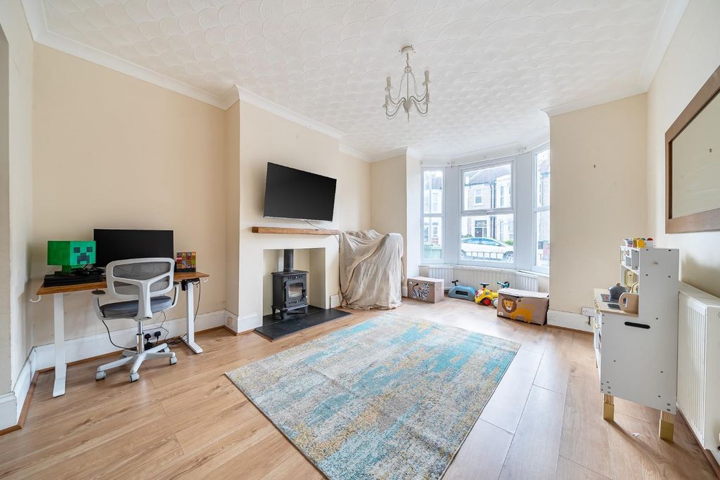 Property photo 2 of 17 1423066-19-69c3Cdbdb8E57.Jpg